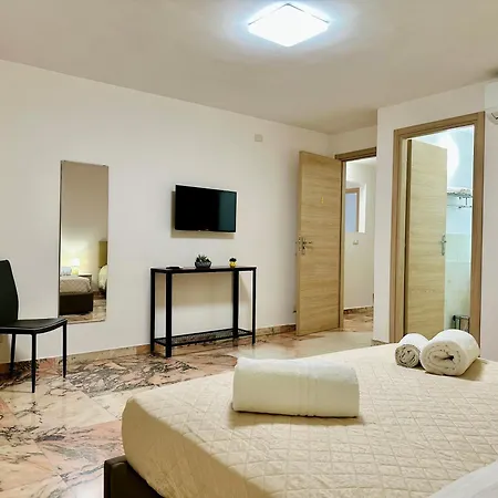 Unique In Centro Citta Bagno Privato E Climatizzatore * Ragusa